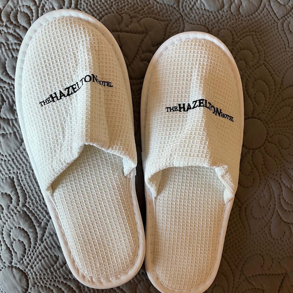 🔥NEW* 🇨🇦 Hazelton Hotel Toronto Canada luxury spa slippers waffle